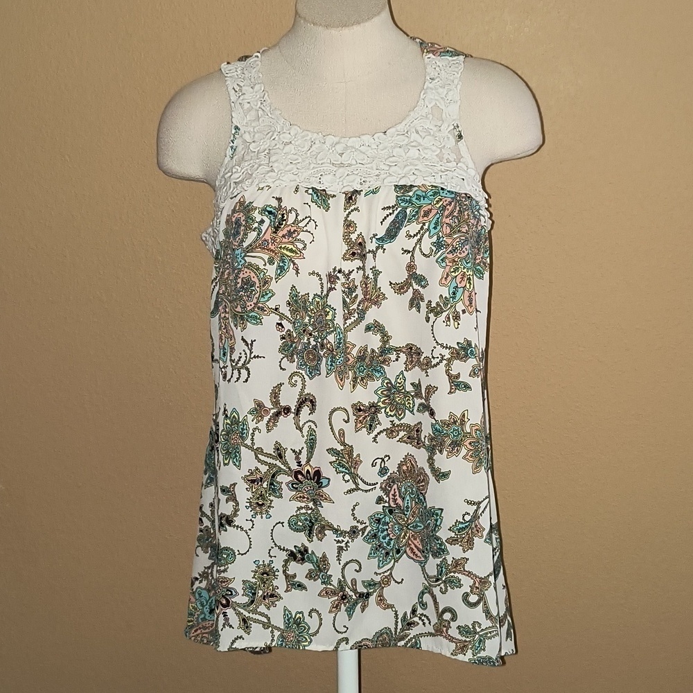 Vanity Floral/Paisley Print Sleeveless Top With Lace. Size S